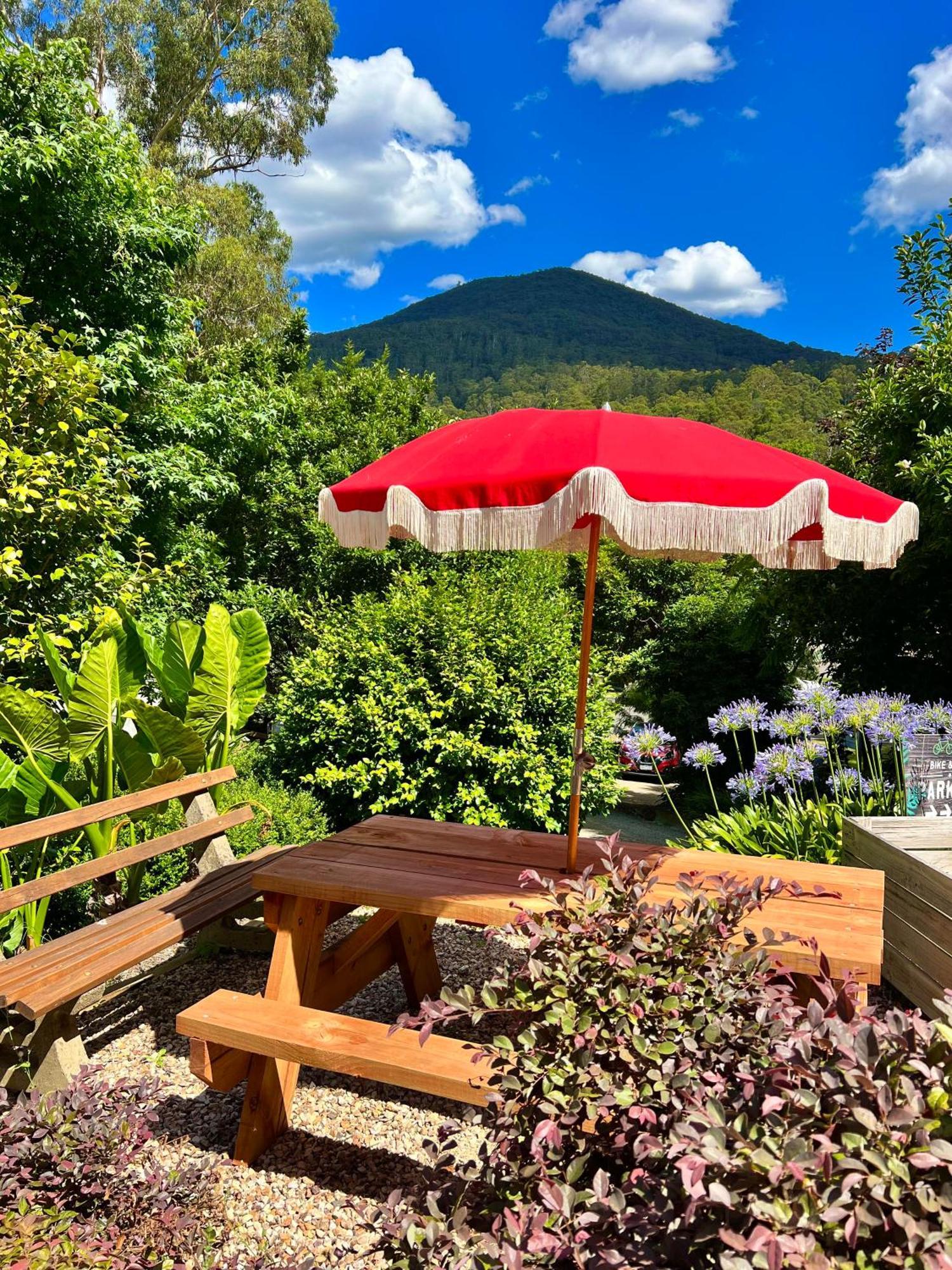 The Warby, Where Mid-Century Style Meets The Mountains Уорбъртън Екстериор снимка